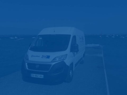GeniWatt-Services-Installation2-blue